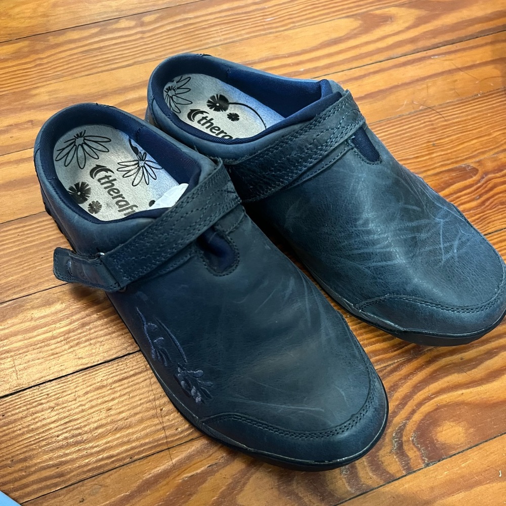Therafit size 8.5 blue clogs, never worn